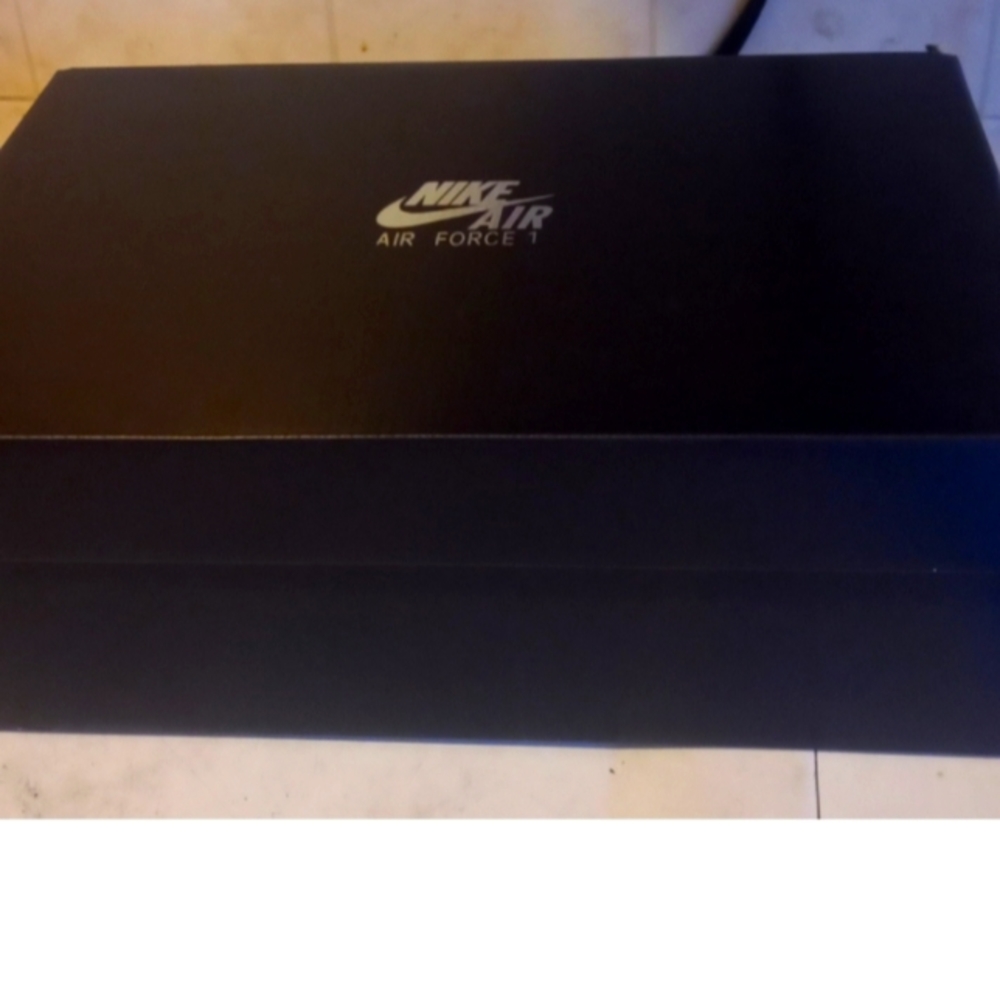 NIKE AIR FORCE 1 (Red) size 10.5